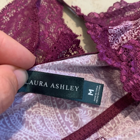 💜 Laura Ashley Purple Paisley Lace Trim Camisole - Size M - Picture 2 of 3